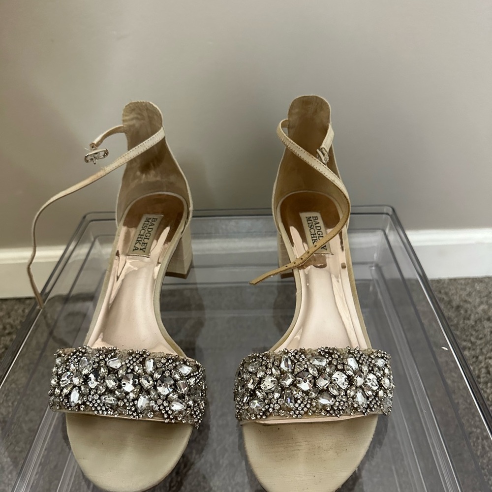 Badgley Mischka Cream Embellished Heels